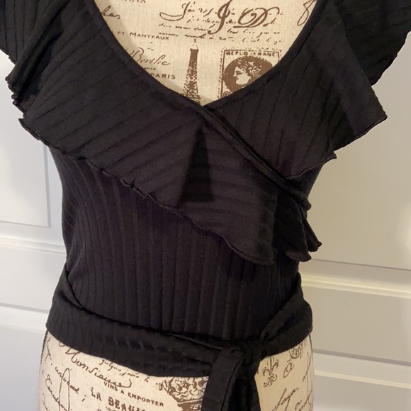 BP RUFFLE TIE HEM TOP - Picture 5 of 11